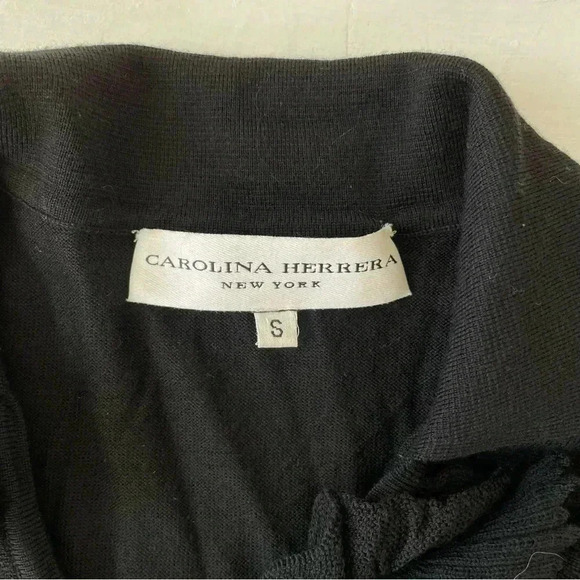Vintage Carolina Herrera Ruffle Chest Sweater Size S - Picture 4 of 9